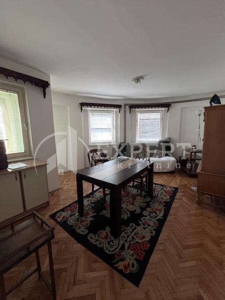 Izdaje se odličan jednoiposoban stan na Bulevaru Nemanjića, 47m2