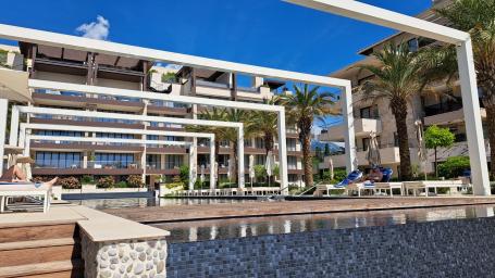 Luxury 1 bedroom apartment in Porto Montenegro with private terrace - 750,000 euros
