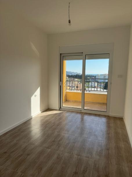 One-bedroom apartment in Bar with sea views