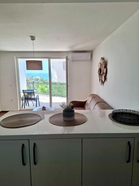 One-bedroom apartment with sea view in Dobry Vody - 113,000 euros