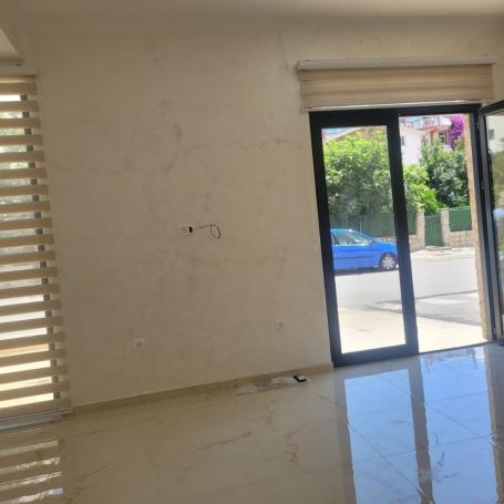 Commercial premises with an area of 28 m2 are offered for sale in the city of Bar, Shushan district.