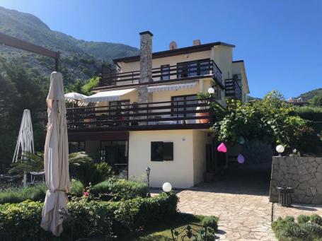 House, 4 bedrooms, Kotor, Skaljari