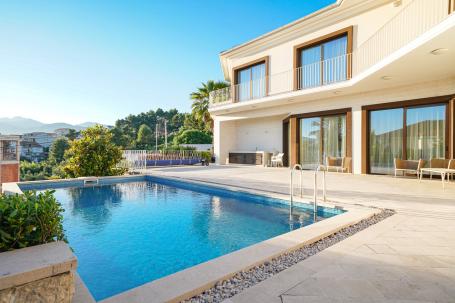 Luxury furnished villa in a quiet area of Tivat