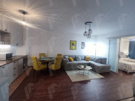 Two-bedroom apartment with terrace in Petrovac