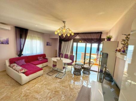 Spacious apartment with sea and pool view in 