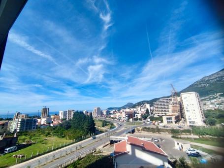 New 1 bedroom apartment in a complex with a swimming pool in Bar. 