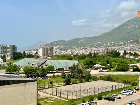 2 bedroom apartment in a building with central hot water in Bar. 