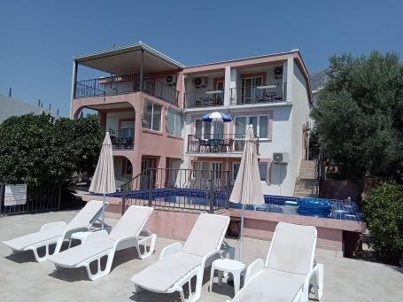 Villa with swimming pool in Dobrye Vody is offered for sale. 