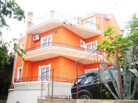 Three-storey house with apartments in Shushani, Bar