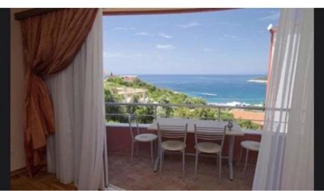 Apartment with sea view in a quiet place Uteha at a low price