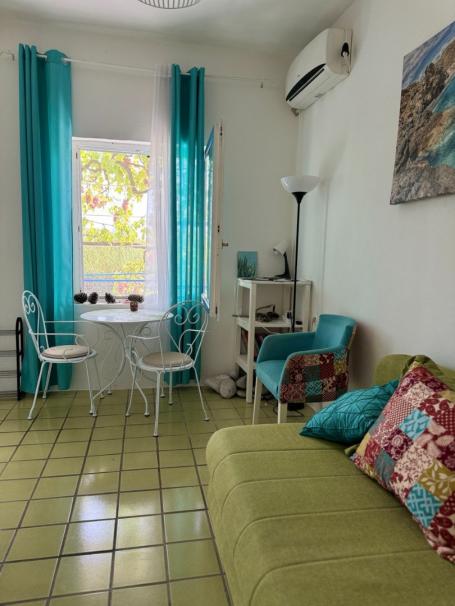 Cozy townhouse with a terrace and sea views in Sutomore