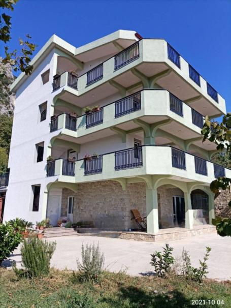 For sale spacious 4-storey house with panoramic sea view in Sutomore (Zagradje)