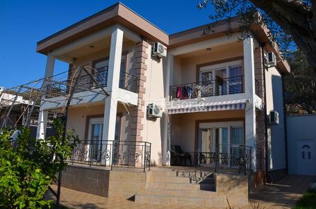 Ideal house with stunning views for year-round living with a large plot in Bar, 365,000 euros