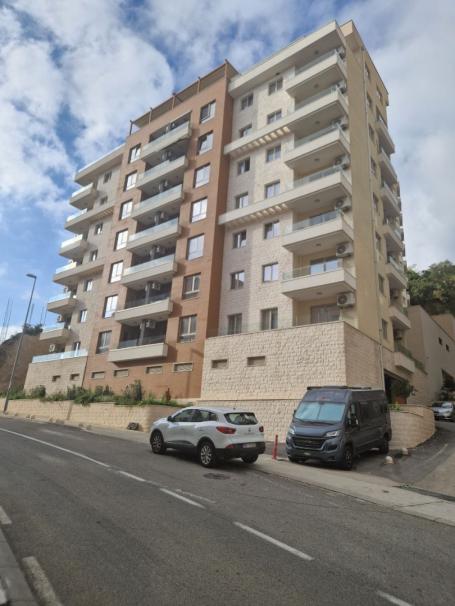 1 bedroom apartment in Becici with sea view