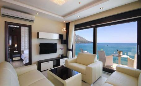 Luxury apartment with direct sea view in 4-star complex Shine, Becici (Budva)