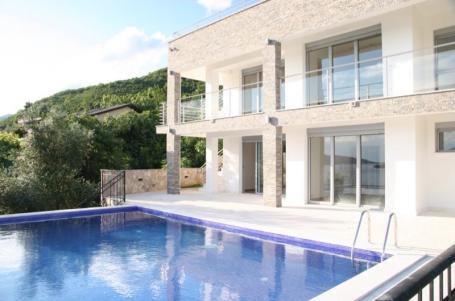 Modern new villa with a swimming pool in Kumbor, Herceg Novi