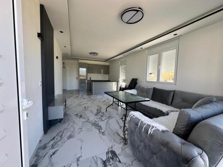 New spacious apartment in Tomba, Bar with 1 bedroom, garage and small plot. 