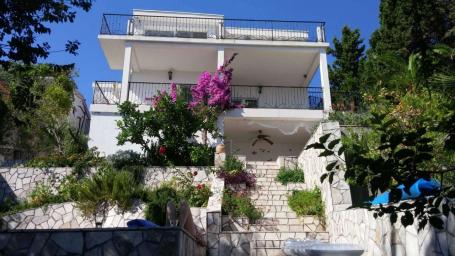 House in Sutomore, Zagraje district. 