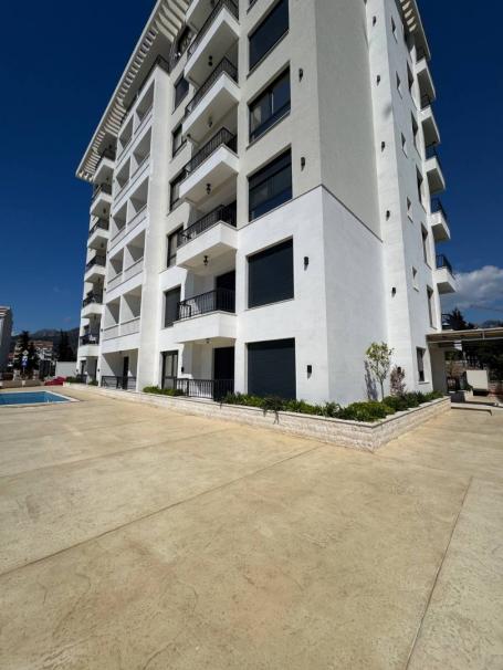 Cozy studio with sea view in Bar for sale, 85,000 euros. 