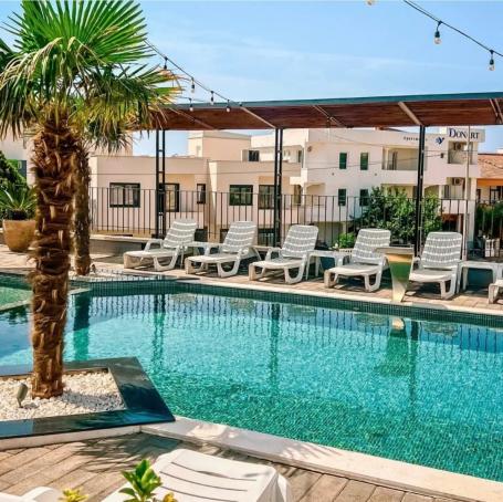 Two bedroom apartment for sale in a complex with a swimming pool in Ulcinj