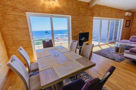 Penthouse in an elite building, Petrovac