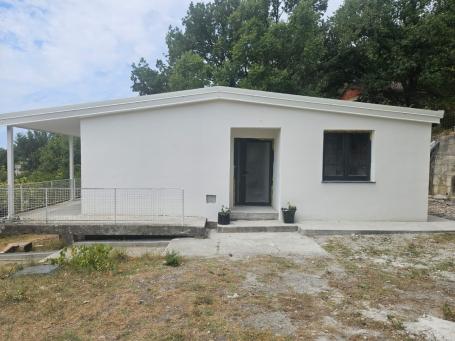 For sale is a legal house in rough finishing with a sea view. 