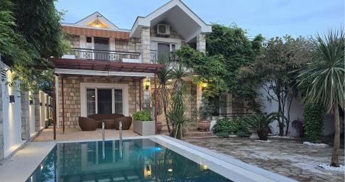 For sale: a spacious, legally energy-independent house in Tivat