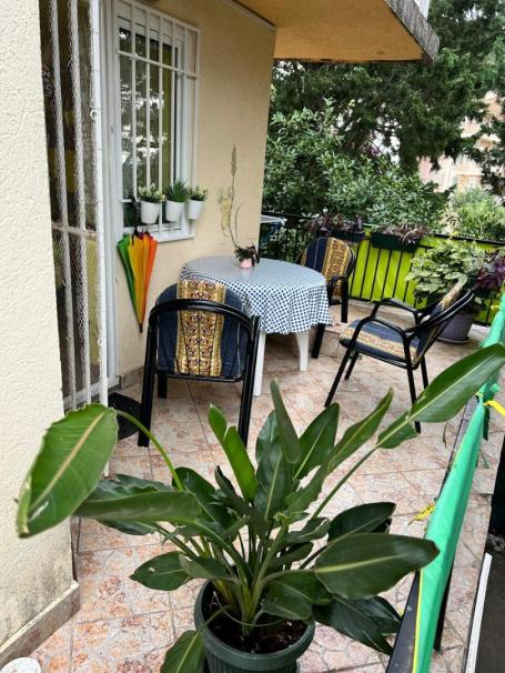 A three-bedroom apartment in Sutomore with its own courtyard