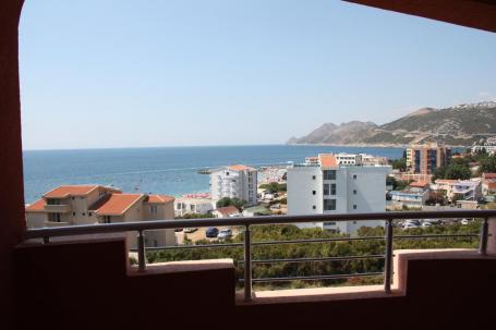 Four-storey mini hotel in the Bar Riviera, 300 meters from the beach. 
