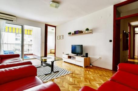 Spacious 3 bedroom apartment in the strict center of Bar. 