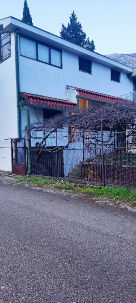 Two-storey house for a mini-hotel or family home in Sutomore, Bar