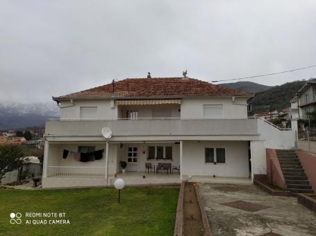 House in Bar with a large plot, Sustash district