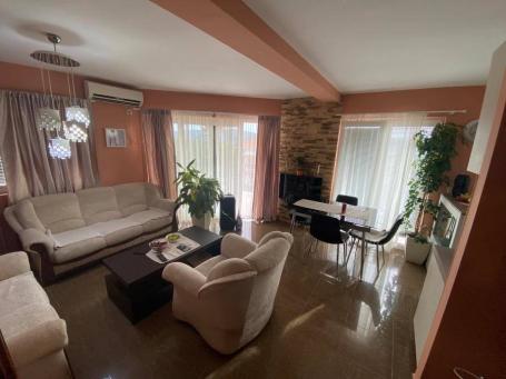 Apartment in a club house in Kavac