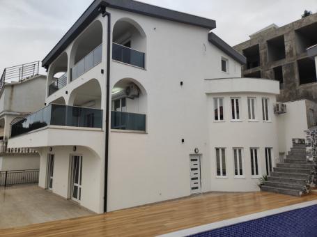 Large modern villa with swimming pool in the area of Zeleni Pojas, Shushanj, Bar. 