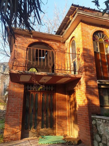 Two detached houses on one plot in the settlement of Brca, Sutomore. 