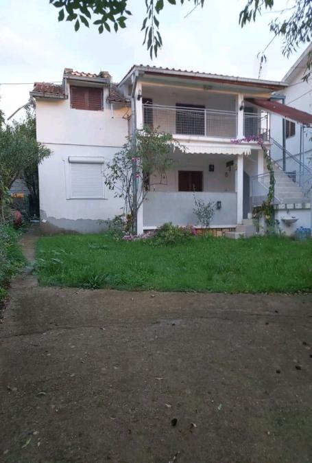 Two-story house with a plot in Dobra Voda. 