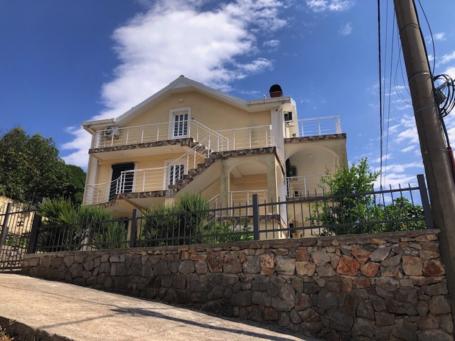 House with 3 apartments in Krimovice