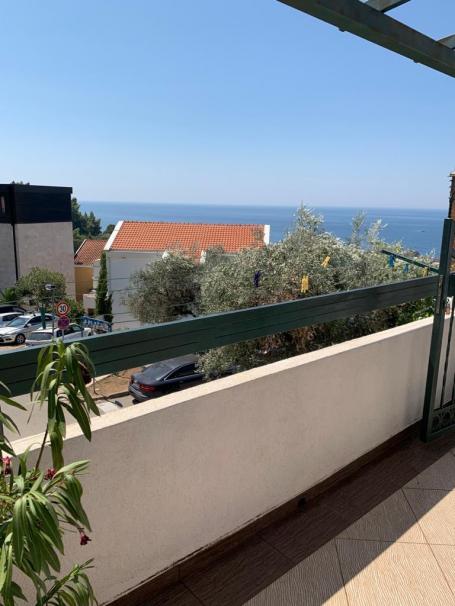 1 bedroom apartment on Sveti Stefan 100 meters from the beach