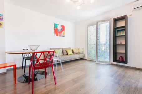 2 bedroom apartment with sea view in a picturesque location in Sveti Stefan. 