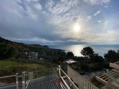 Spacious 3 bedroom apartment with sea views on Sveti Stefan, Crvena Glavica. 