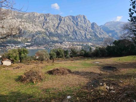 Large plot of land in Prcanj with sea views
