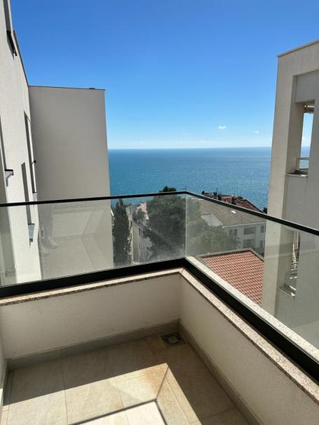 1 bedroom apartment in Ulcinj, Pines with sea views. 