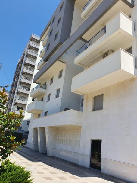 Apartment with 3 bedrooms in Budva, Rozino - 300,000 euros