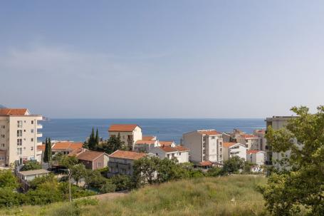 Apartment in Becici with panoramic sea views