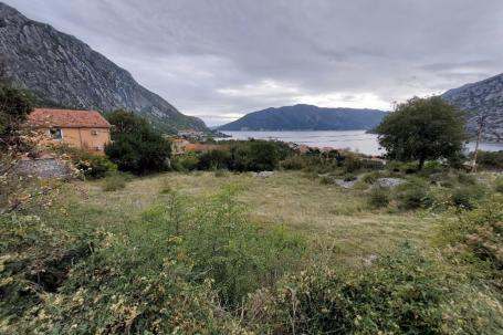 Plot for sale in Risan overlooking the bay. - cost 200'000 euros