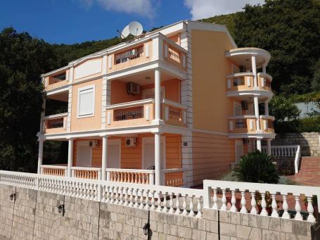 Exclusive villa in Petrovac in an excellent quiet location