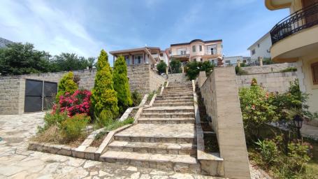 Spacious villa in Shushan on a large plot of land