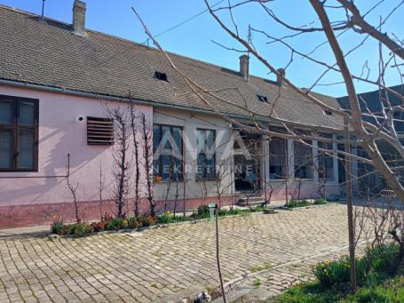Prigrevica – Prostrana prizemna kuća 301m² na placu 1903m², nameštena
