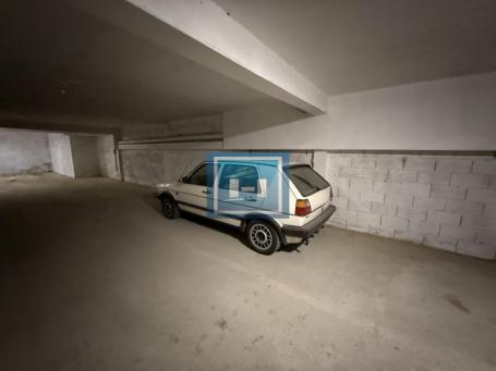 Izdajem garažno mesto – širi centar grada, 11m² – POVOLJNO!