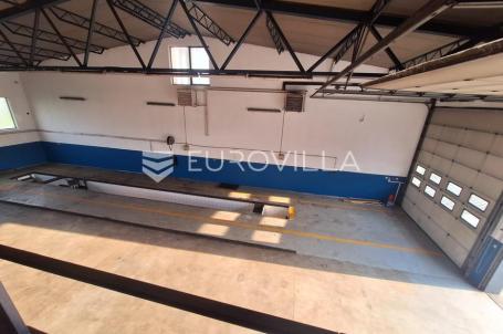 Karlovac, Turanj, proizvodna hala, opremljen autoservis skladište 500 m², odlična lokacija
